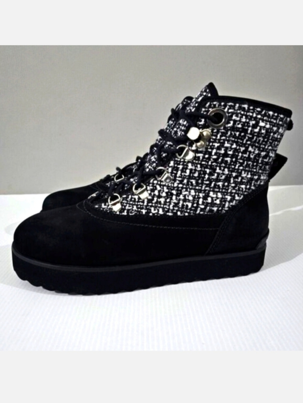 Larroude Vail Ankle Boot Womens 8.5 Black White Tweed Leather Cozy Winter NEW